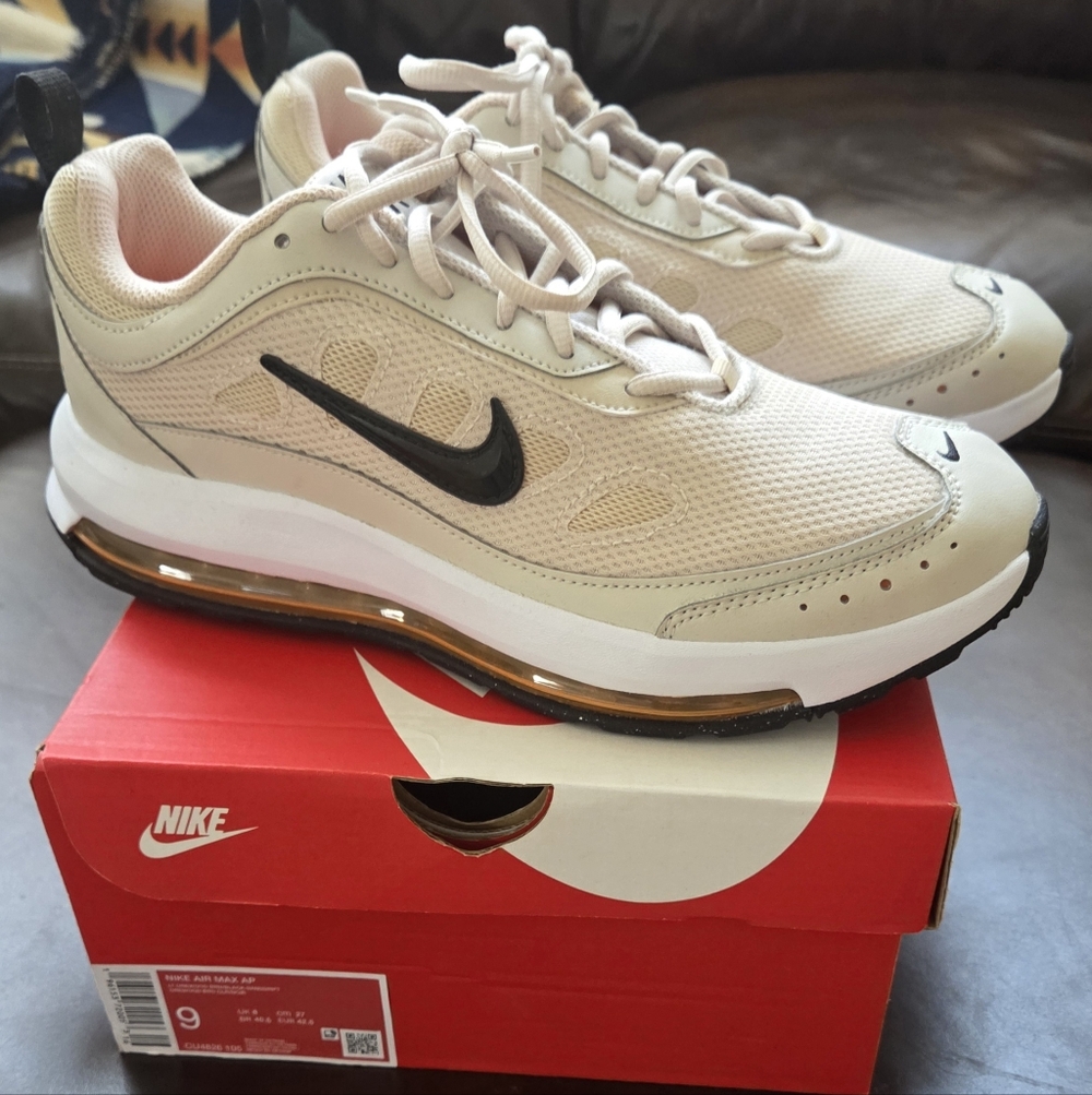 Nike Air Max AP- NEW- 9